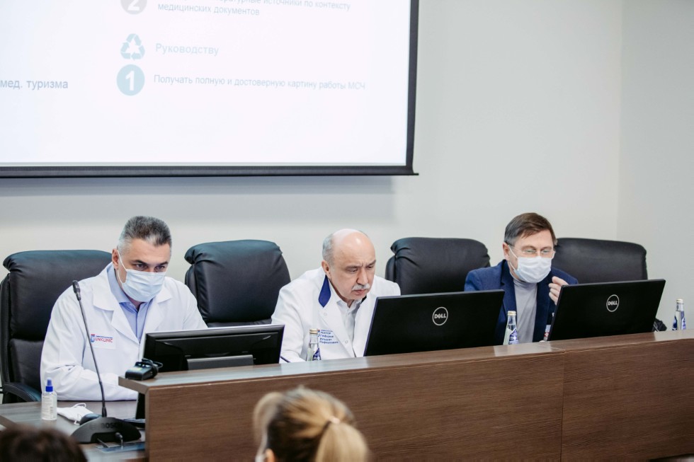 Extraordinary meeting with University Clinic ward chiefs held by Rector Ilshat Gafurov