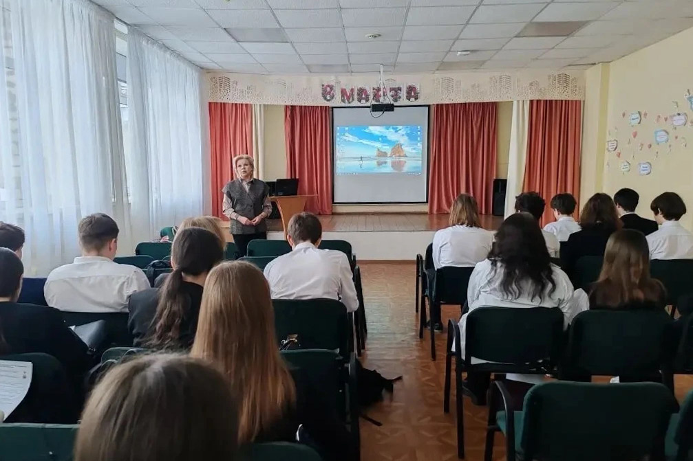 Доцент Елабужского института КФУ провела мастер-класс по подготовке к ЕГЭ для школьников Нижнекамска Доцент Елабужского института КФУ провела мастер-класс по подготовке к ЕГЭ для школьников Нижнекамска