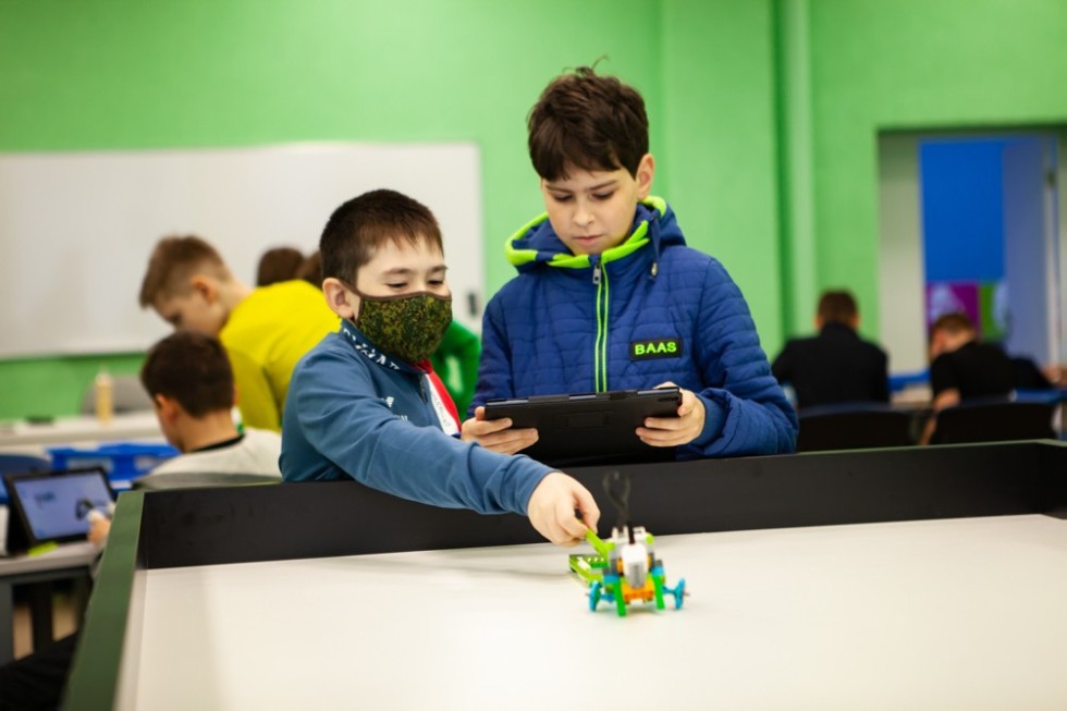 ����������