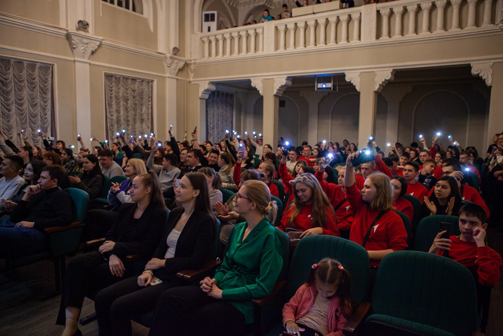 '125 шуток': фестиваль КВН прошел в Елабужском институте КФУ '125 шуток': фестиваль КВН прошел в Елабужском институте КФУ