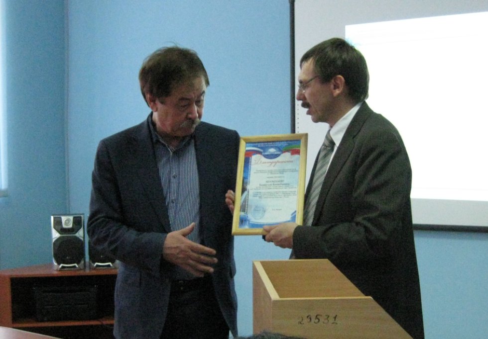 Директор филиала КФУ в г.Набережные Челны Анатолий Макаров ?почётный профессор Актюбинского государственного университета им. К.Жубанова Директор филиала КФУ в г.Набережные Челны Анатолий Макаров ?почётный профессор Актюбинского государственного университета им. К.Жубанова