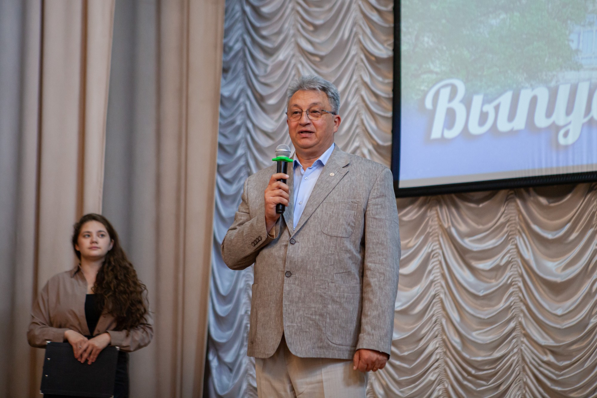 В Елабужском институте КФУ вручили дипломы новым специалистам В Елабужском институте КФУ вручили дипломы новым специалистам