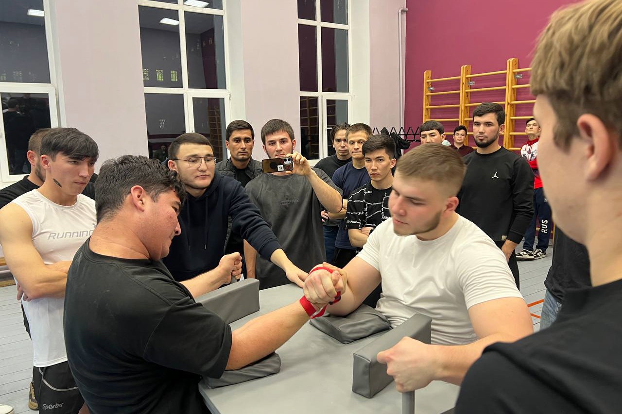 Сильнейших в армрестлинге выявили в Елабужском институте КФУ Сильнейших в армрестлинге выявили в Елабужском институте КФУ