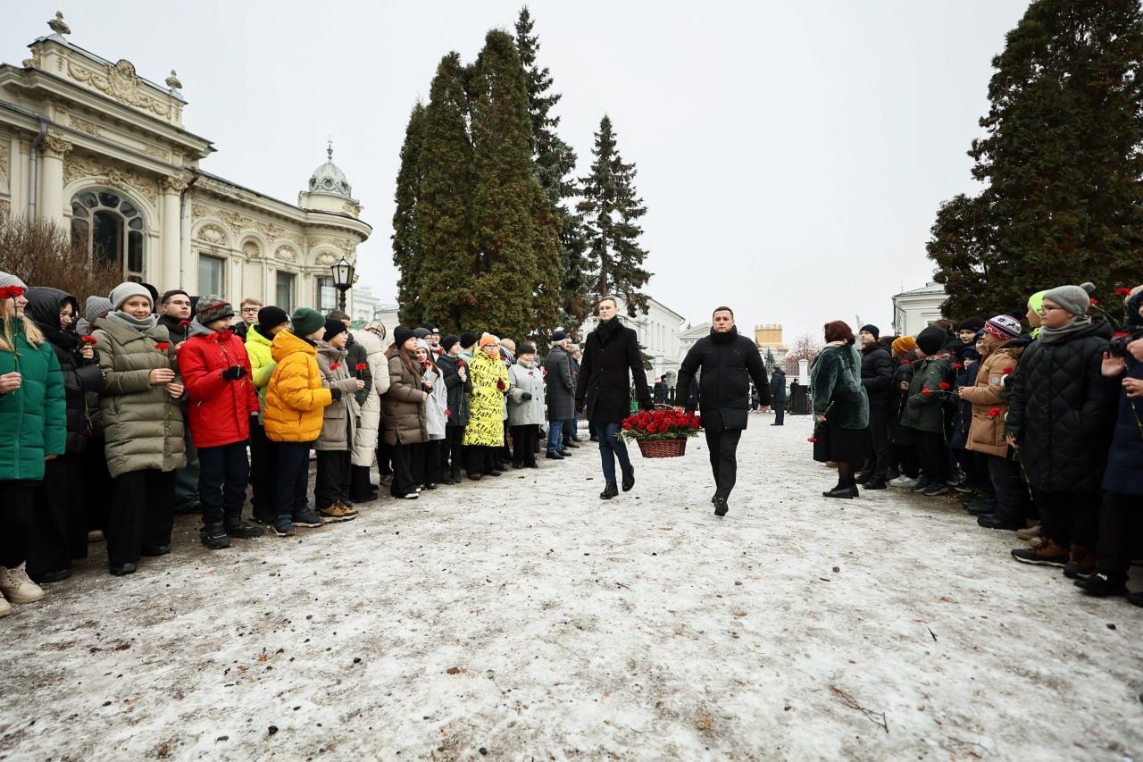 Ректор КФУ Ленар Сафин: 'Честь и долг почтить память великого ученого, так много сделавшего для развития науки и Казанского университета' Ректор КФУ Ленар Сафин: 'Честь и долг почтить память великого ученого, так много сделавшего для развития науки и Казанского университета'