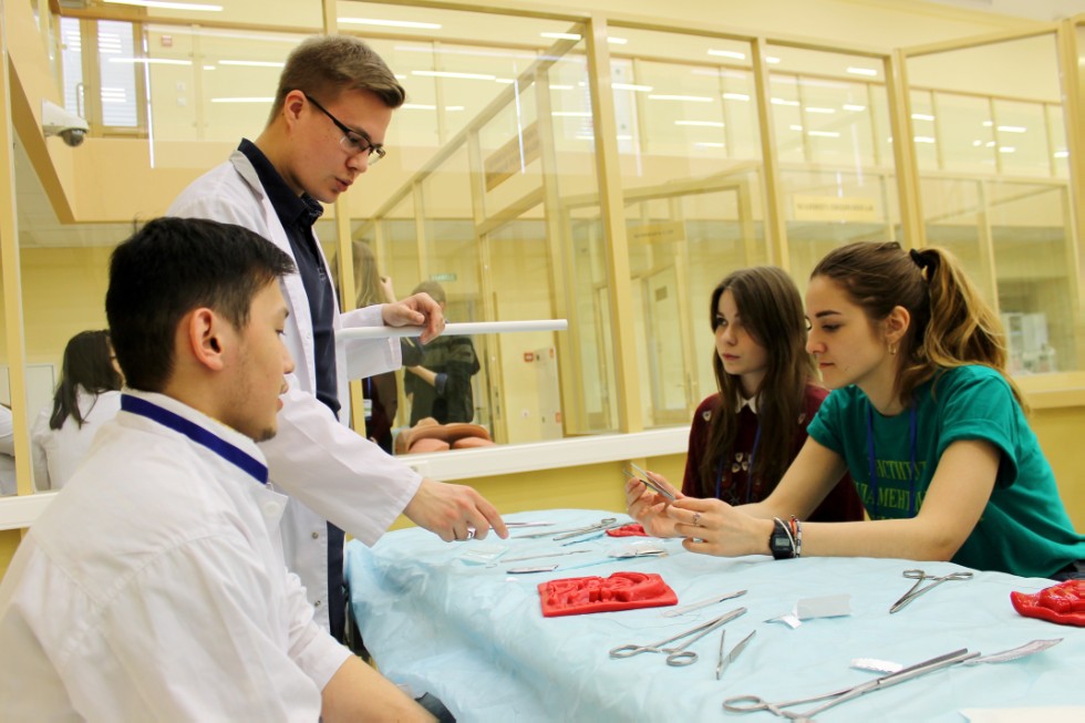 В КФУ провели медицинские квесты для лучших абитуриентов региона В КФУ провели медицинские квесты для лучших абитуриентов региона