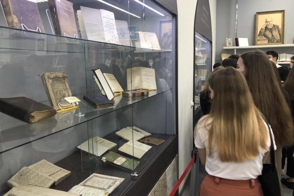 'Всё начинается с истории...' 'Всё начинается с истории...'