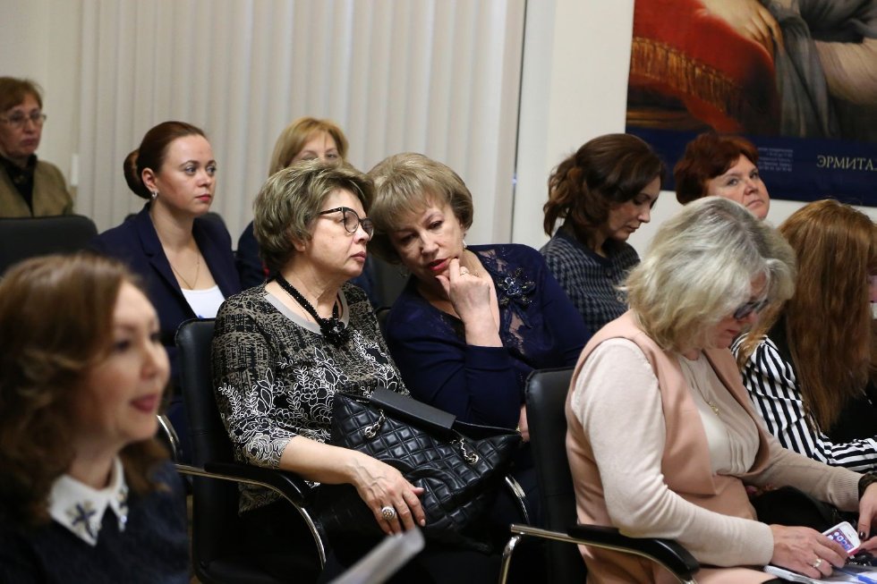 Система общественных ценностей глазами современной женщины: обсуждение и дебаты на круглом столе в Кремле. Система общественных ценностей глазами современной женщины: обсуждение и дебаты на круглом столе в Кремле.