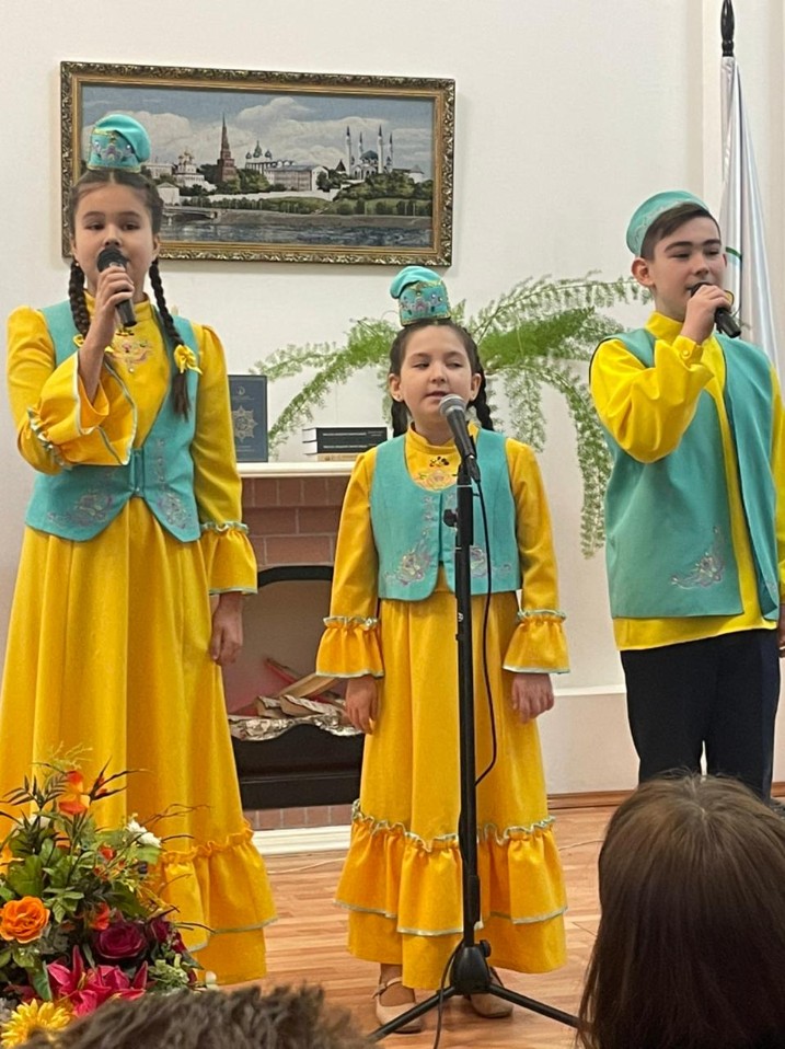 В центре Института Каюма Насыри в г. Ульяновске прошел информационный час 'Гомерем минем моңлы бер җыр иде, үлемем дә яңгырар җыр булып' В центре Института Каюма Насыри в г. Ульяновске прошел информационный час 'Гомерем минем моңлы бер җыр иде, үлемем дә яңгырар җыр булып'