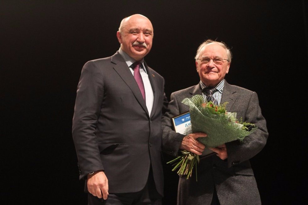 Rector Ilshat Gafurov Presented 2015 Annual Report to Staff and Students