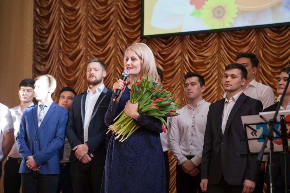 Праздничный концерт '23+8' прошел в Елабужском институте КФУ Праздничный концерт '23+8' прошел в Елабужском институте КФУ