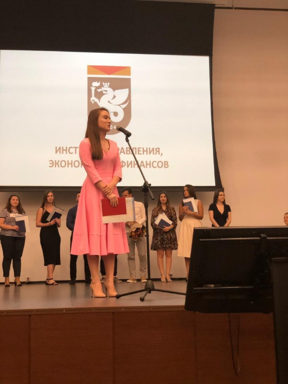 Вручение дипломов выпускникам Института управления, экономики и финансов заочной формы обучения Вручение дипломов выпускникам Института управления, экономики и финансов заочной формы обучения