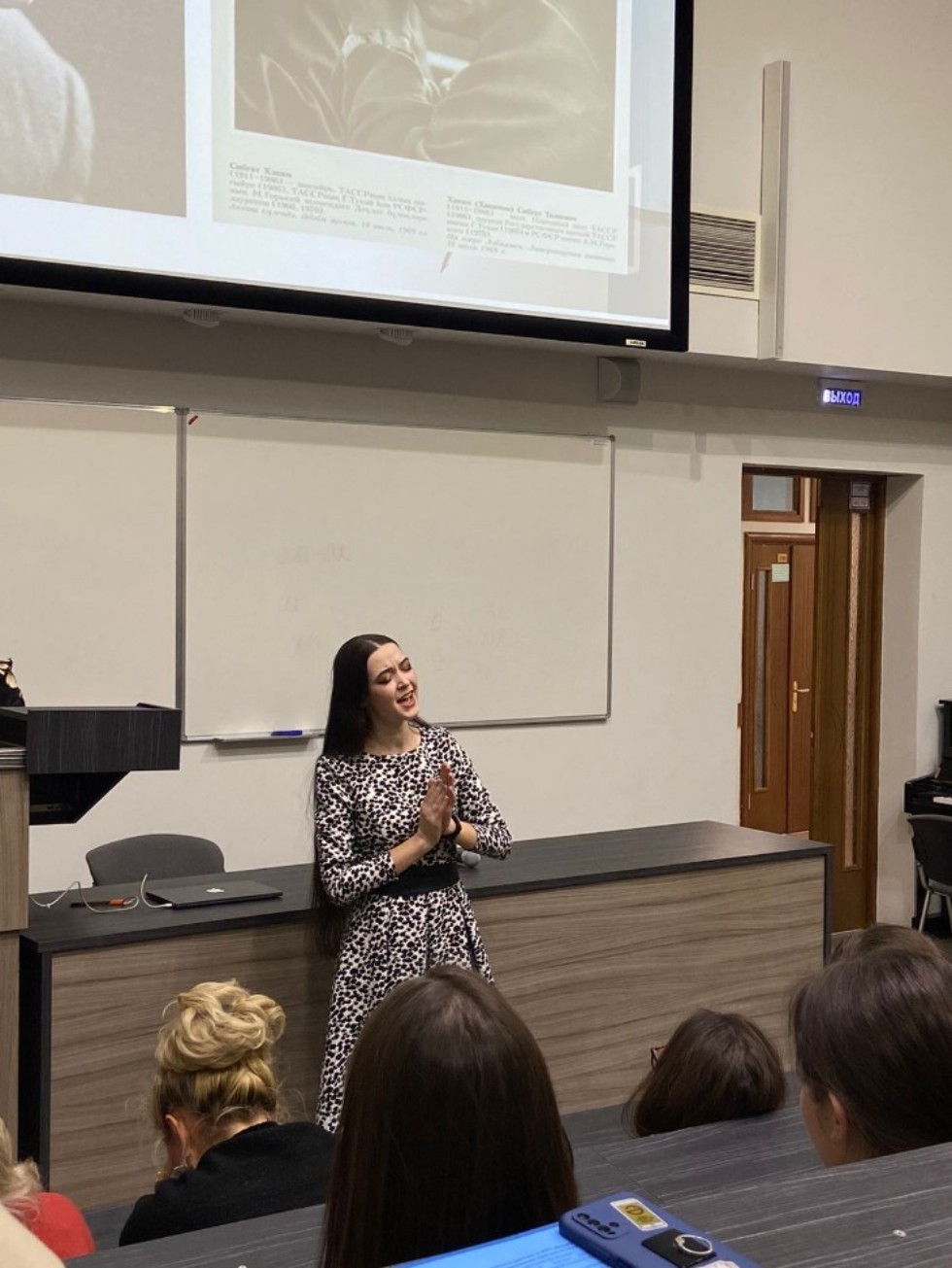 Бу кырлар, бу үзәннәрдә минем үзем генә белгән эзем бар... Бу кырлар, бу үзәннәрдә минем үзем генә белгән эзем бар...