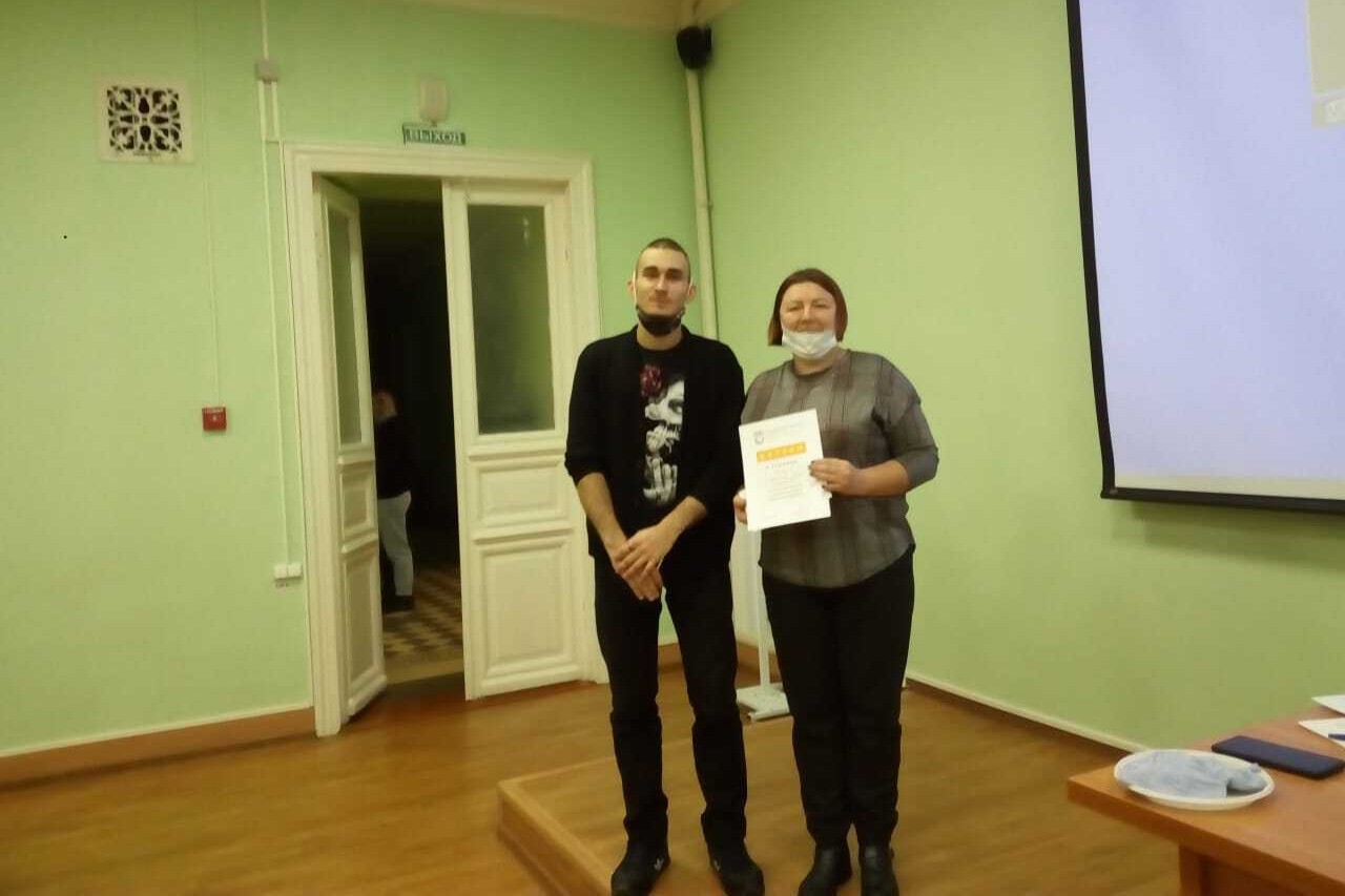 Студенты и преподаватели представили свой взгляд на решение актуальных экономических проблем Студенты и преподаватели представили свой взгляд на решение актуальных экономических проблем