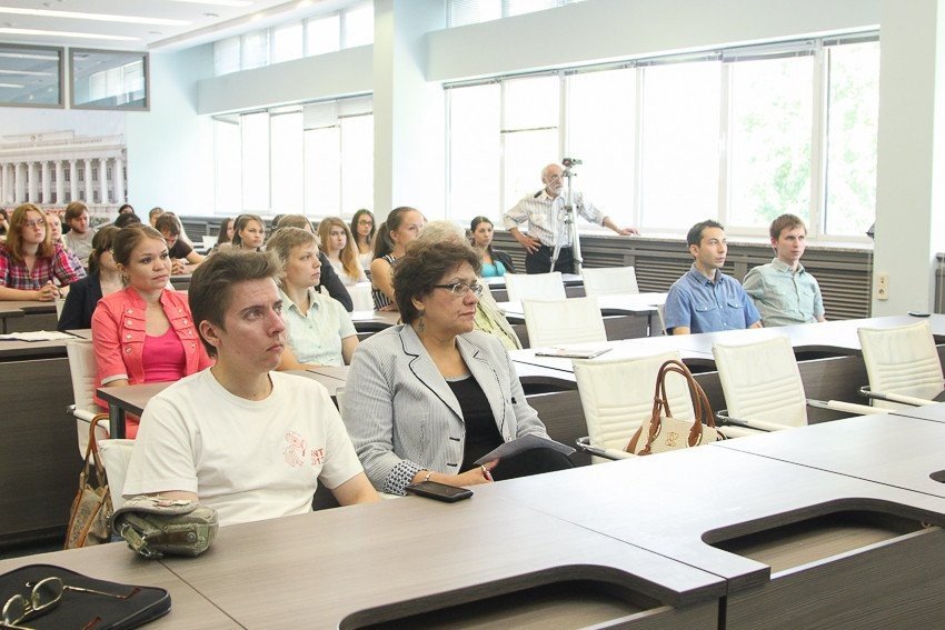 Prof. Wolfgang Koch Delivers Lectures at KFU