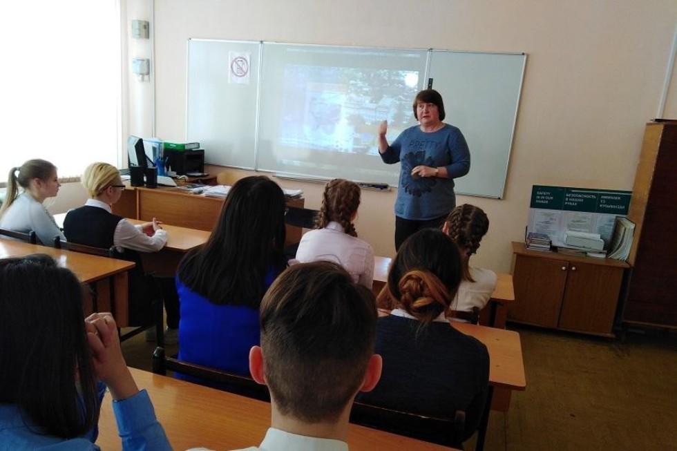 Преподаватели Елабужского института КФУ стали участниками научно-практической конференции и провели профориентационные встречи в городе Бугульма Преподаватели Елабужского института КФУ стали участниками научно-практической конференции и провели профориентационные встречи в городе Бугульма