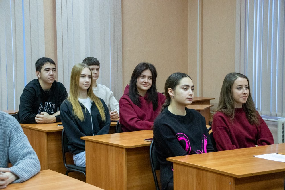 Обучающиеся психолого-педагогических классов Елабужского муниципального района познают методические особенности в преподавании математики и естественных наук в школе. Обучающиеся психолого-педагогических классов Елабужского муниципального района познают методические особенности в преподавании математики и естественных наук в школе.