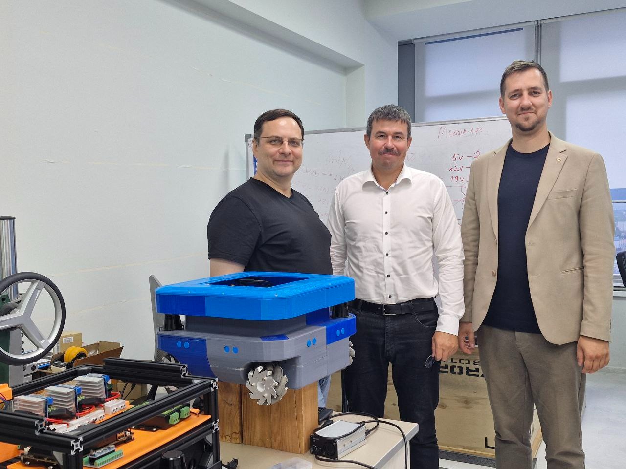 Лабораторию интеллектуальных робототехнических систем посетил директор СПб ФИЦ РАН Лабораторию интеллектуальных робототехнических систем посетил директор СПб ФИЦ РАН