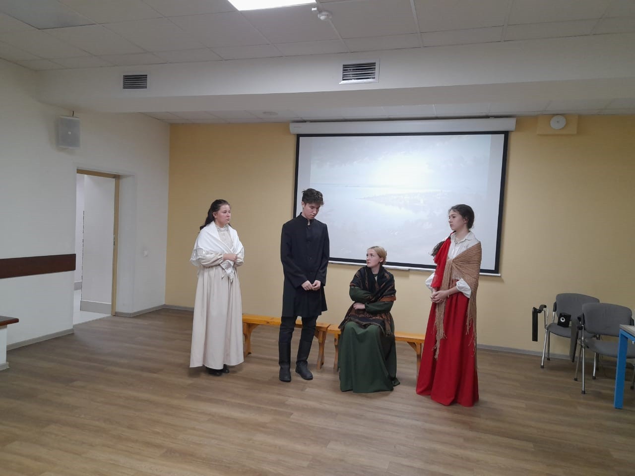 Студенческий театр Института психологии и образования 'Триумф' выходит на финальный уровень подготовки к конкурсу 'Премьера' Студенческий театр Института психологии и образования 'Триумф' выходит на финальный уровень подготовки к конкурсу 'Премьера'