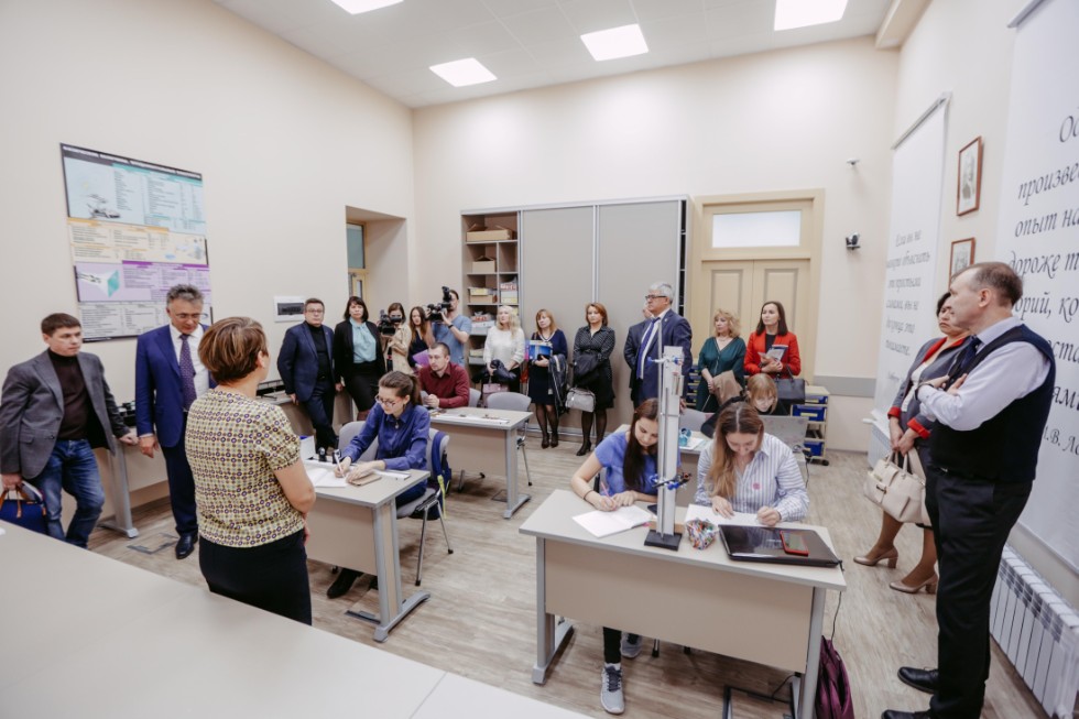 Rector Ilshat Gafurov presents pedagogical education to local media