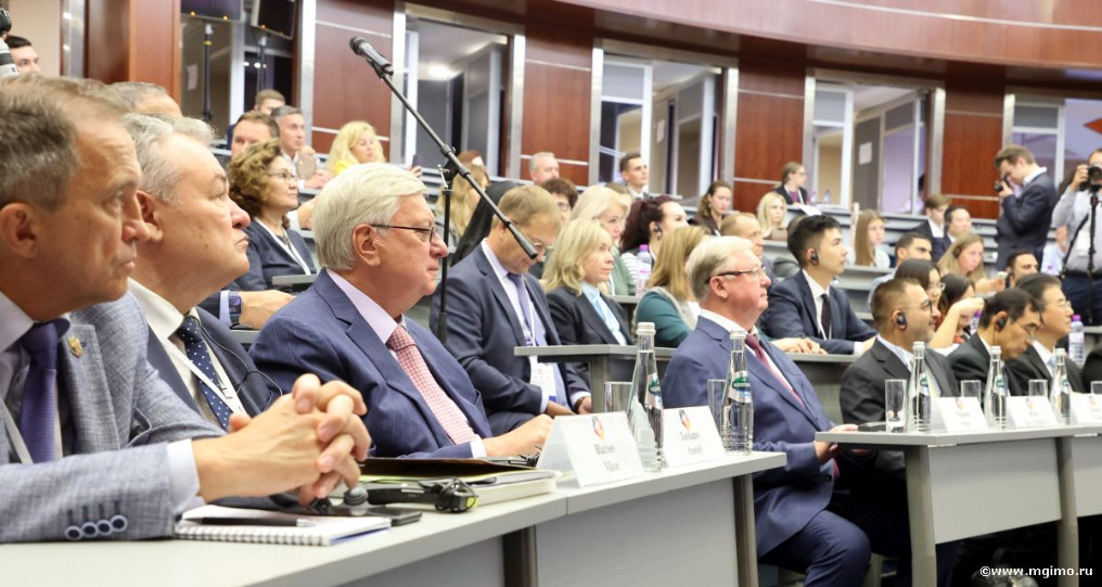 Представители Казанского федерального университета приняли участие в мероприятиях IX Юридического форума БРИКС Представители Казанского федерального университета приняли участие в мероприятиях IX Юридического форума БРИКС