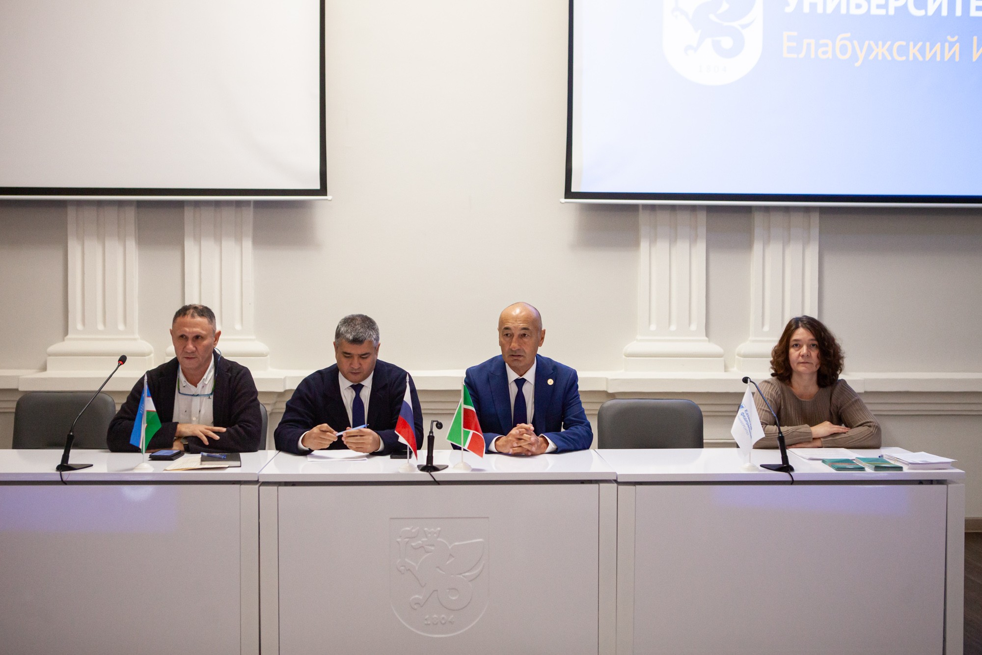 Встреча с представителем консульства Узбекистана прошла Елабужском институте КФУ Встреча с представителем консульства Узбекистана прошла Елабужском институте КФУ