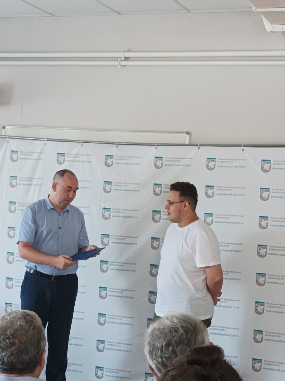 Торжественное вручение дипломов выпускникам Инженерного института Торжественное вручение дипломов выпускникам Инженерного института