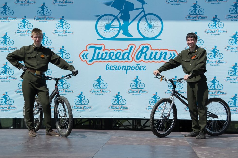    ,, , , Tweed Run, , , , , 70-     