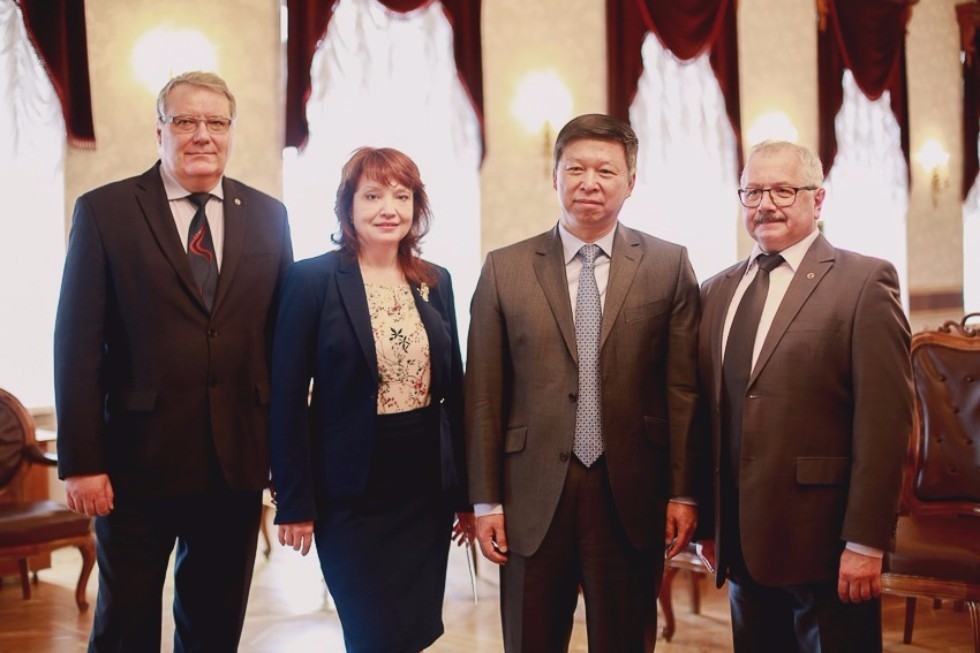 Delegation from the Central Committee of the Communist Party of China Made a Visit