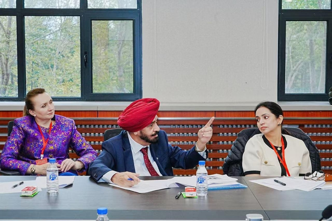 Рабочее заседание руководства Института образования Северо-Восточного педагогического университета (СВПУ, Чанчунь, КНР): развивая международное сотрудничество Рабочее заседание руководства Института образования Северо-Восточного педагогического университета (СВПУ, Чанчунь, КНР): развивая международное сотрудничество