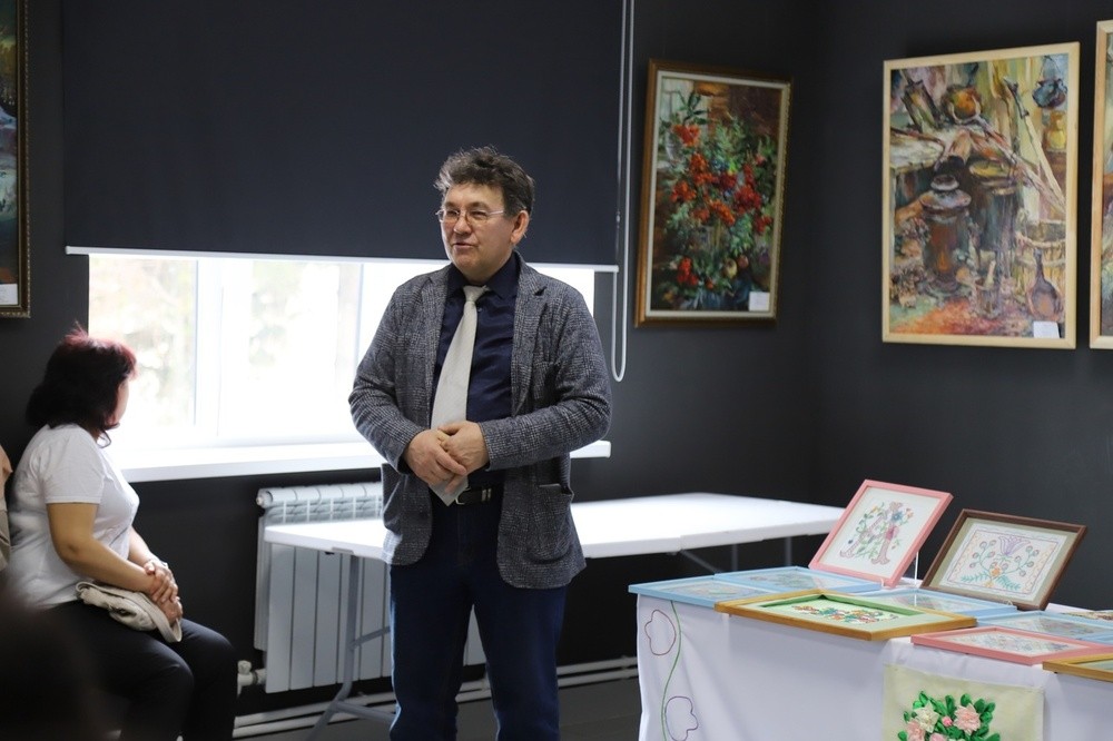 Мастер-класс 'Композиция и цвет в татарской вышивке' и профориентационная работа Елабужского института КФУ в Муслюмово Мастер-класс 'Композиция и цвет в татарской вышивке' и профориентационная работа Елабужского института КФУ в Муслюмово