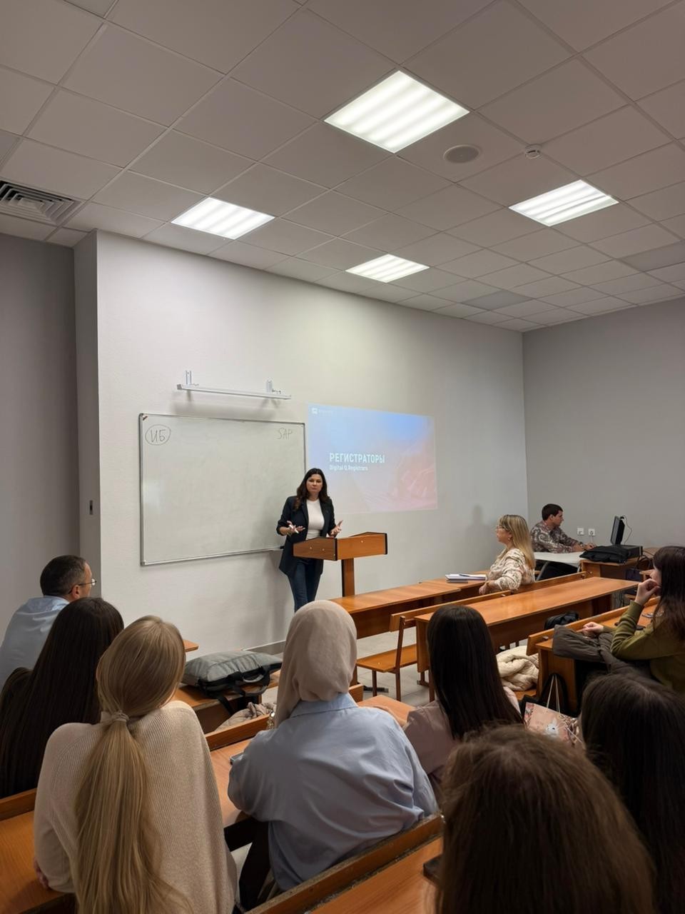 Ведущий эксперт ООО 'Диасофт' провела мастер-класс для студентов Института управления, экономики и финансов по цифровой безопасности в бизнесе Ведущий эксперт ООО 'Диасофт' провела мастер-класс для студентов Института управления, экономики и финансов по цифровой безопасности в бизнесе