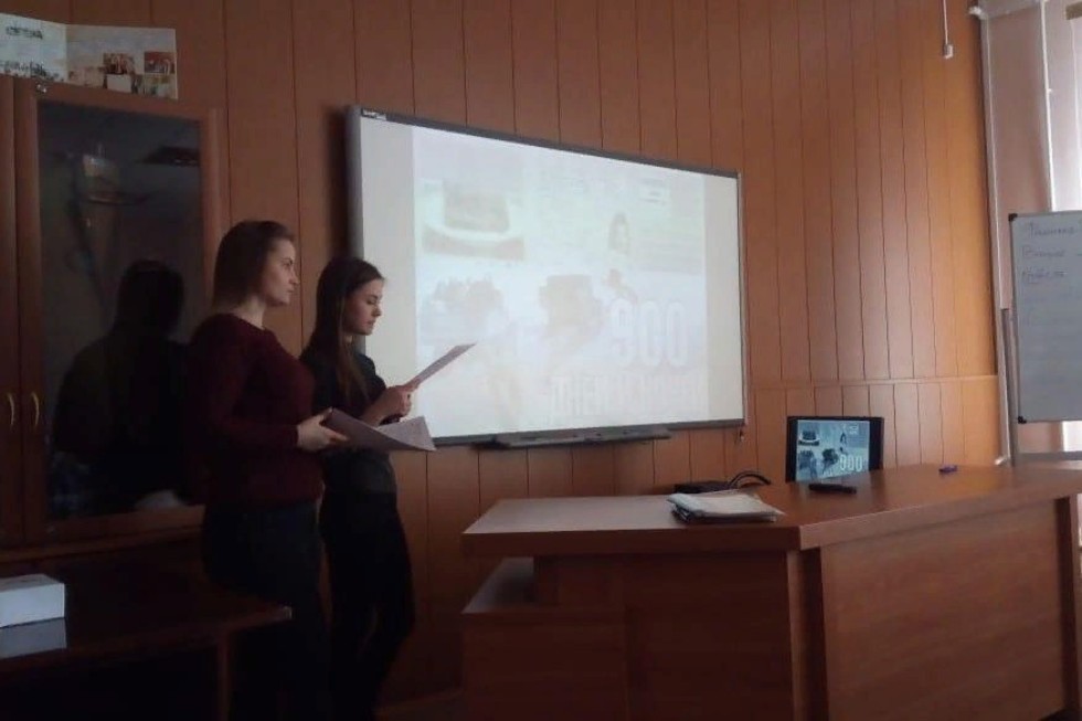 Вспомним и почтим трудовой и боевой подвиг советского народа в великой победе Вспомним и почтим трудовой и боевой подвиг советского народа в великой победе