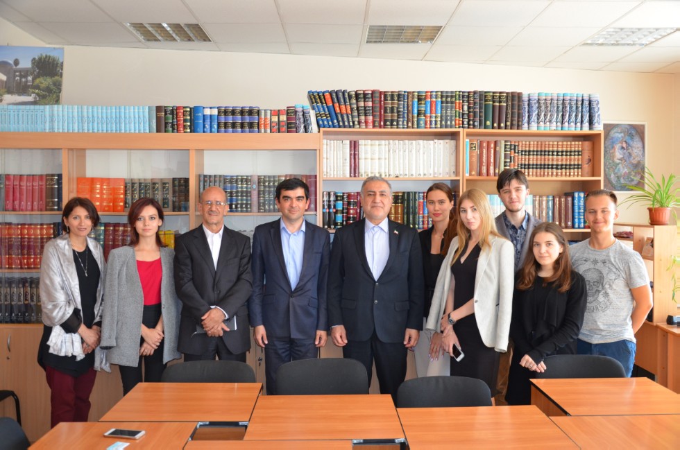 14 сентября в Институте междунардных отношений состоялась встреча студентов с депутатом Иранского парламента Ахмадом Алиреза Бейги
