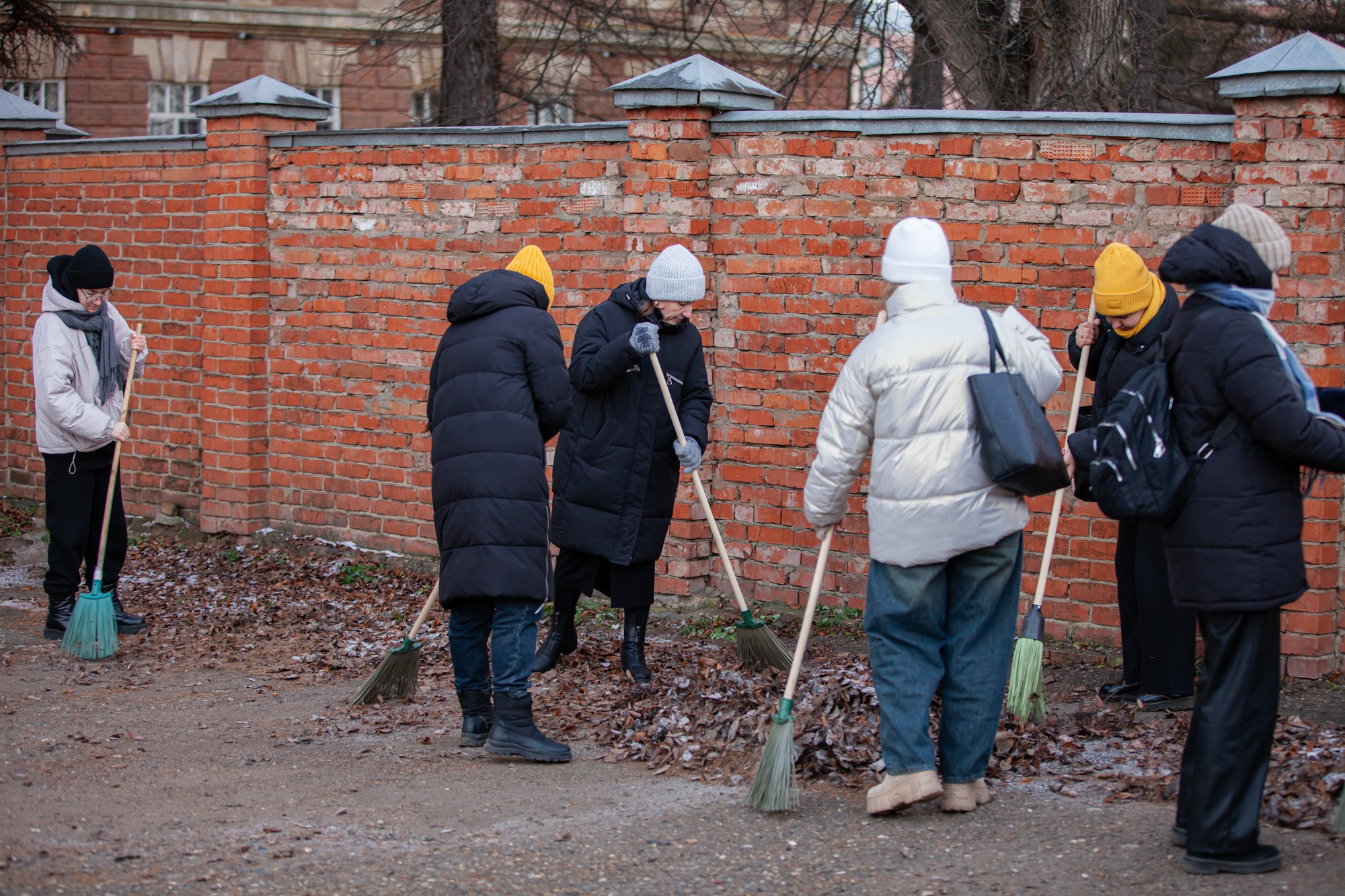 Сотрудники и студенты Елабужского института КФУ провели средник Сотрудники и студенты Елабужского института КФУ провели средник