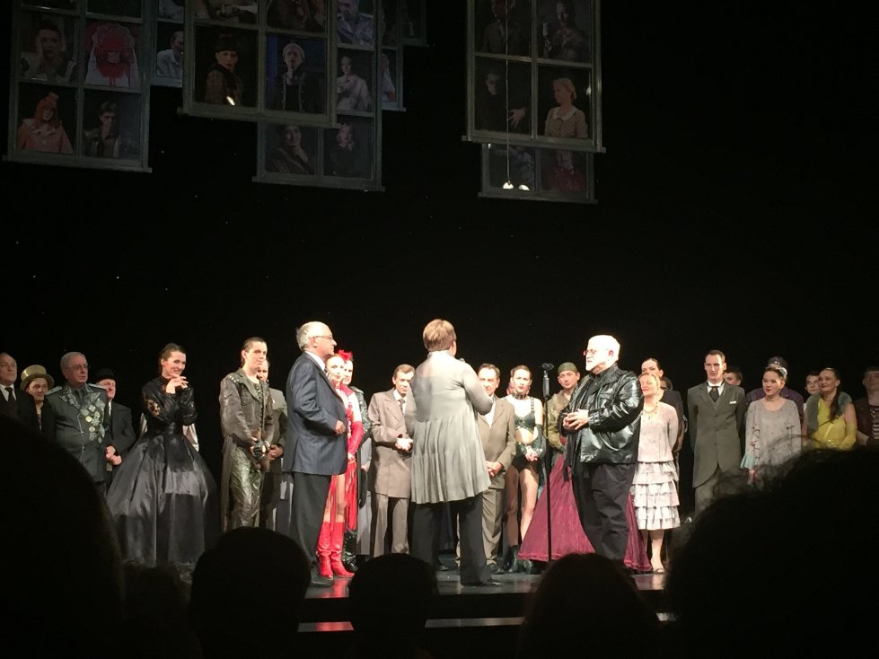 'Реконструкция' или 'капустник' в Качаловском 'Реконструкция' или 'капустник' в Качаловском