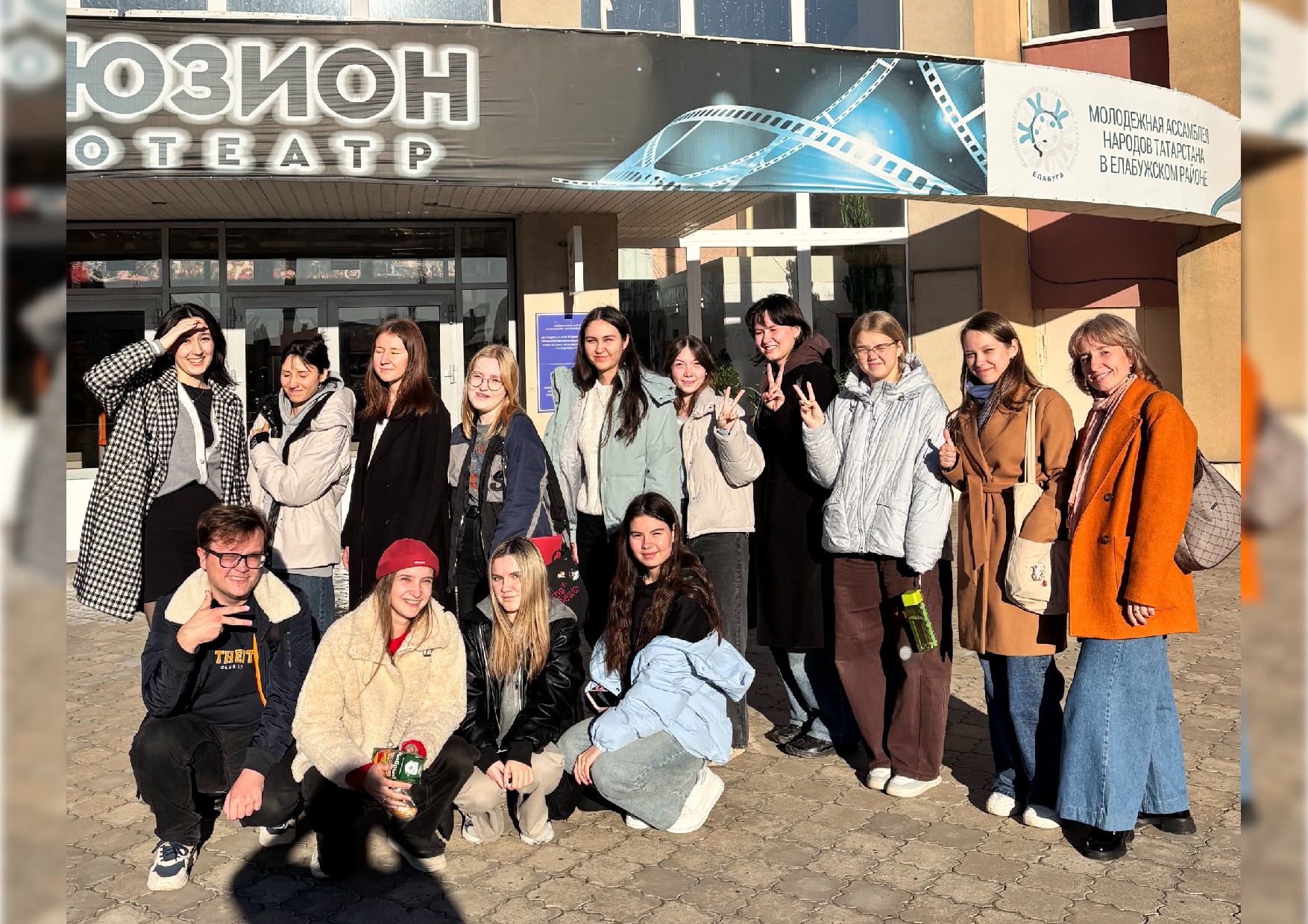 Студенты группы е3316Л побывали в кинотеатре 'Иллюзион' на просмотре художественного фильма 'Август'. Студенты группы е3316Л побывали в кинотеатре 'Иллюзион' на просмотре художественного фильма 'Август'.