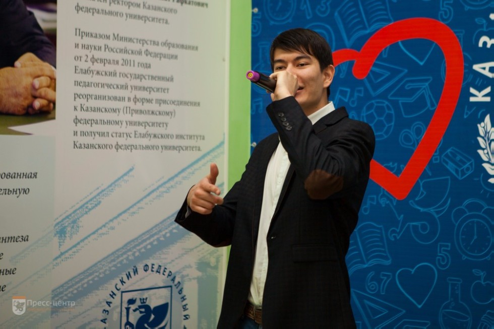 Студенты активно участвуют в акции 'Я выбираю вновь!' Студенты активно участвуют в акции 'Я выбираю вновь!'