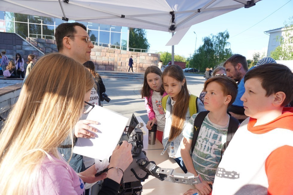 The Laboratory of Intelligent Robotic Systems held an exhibition of anthropomorphic robots at the educational event 