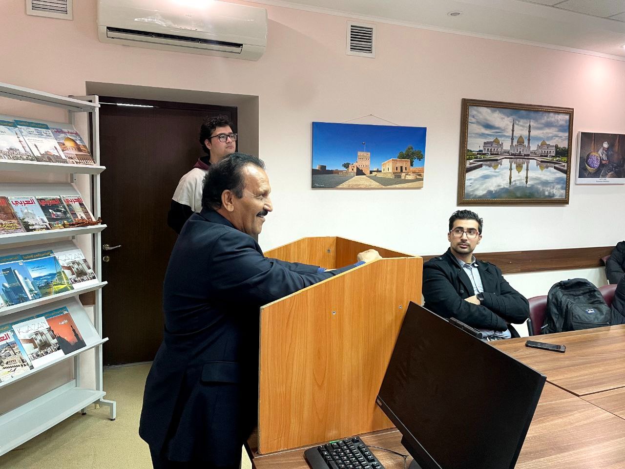 В ИМО прошла встреча с иностранными студентами из арабских стран с руководством института и руководителем Центра арабской культуры 'Аль-Хадара' В ИМО прошла встреча с иностранными студентами из арабских стран с руководством института и руководителем Центра арабской культуры 'Аль-Хадара'