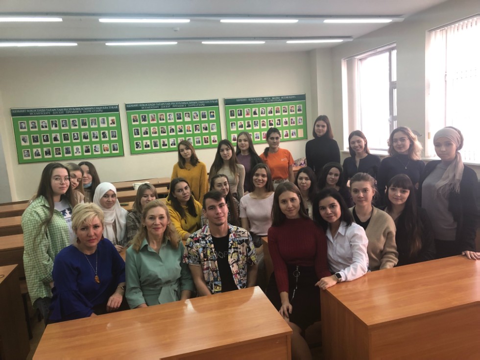 Шагыйрә Илсөяр Иксанова белән очрашу Шагыйрә Илсөяр Иксанова белән очрашу