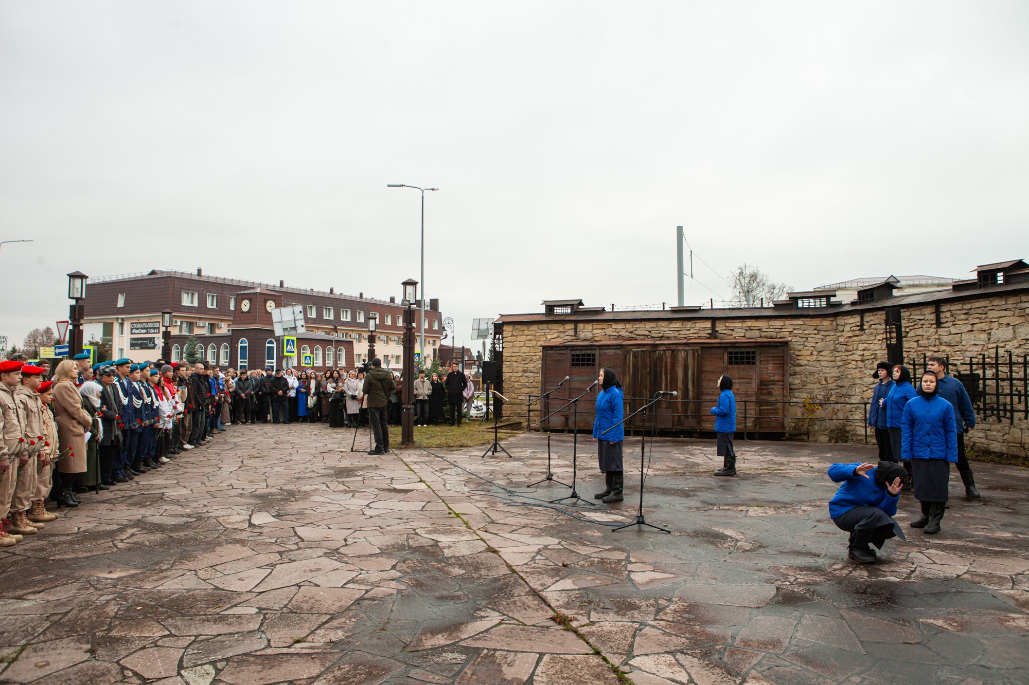 Студенты Елабужского института КФУ почтили память жертв политических репрессий Студенты Елабужского института КФУ почтили память жертв политических репрессий