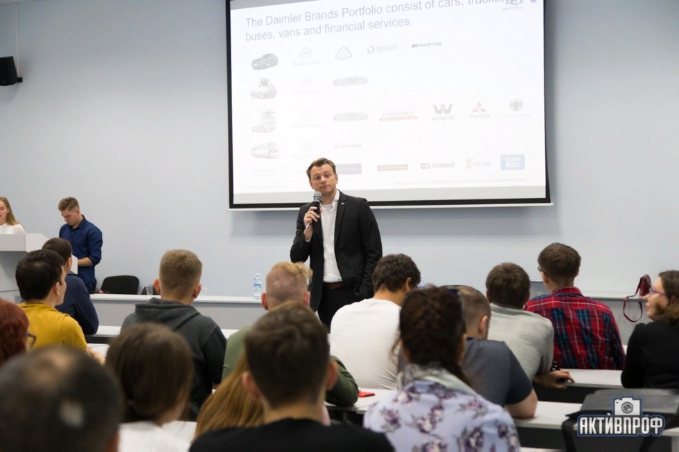 Встреча студентов НЧИ КФУ с немецкими работодателями из ООО 'ДАЙМЛЕР КАМАЗ РУС' Встреча студентов НЧИ КФУ с немецкими работодателями из ООО 'ДАЙМЛЕР КАМАЗ РУС'