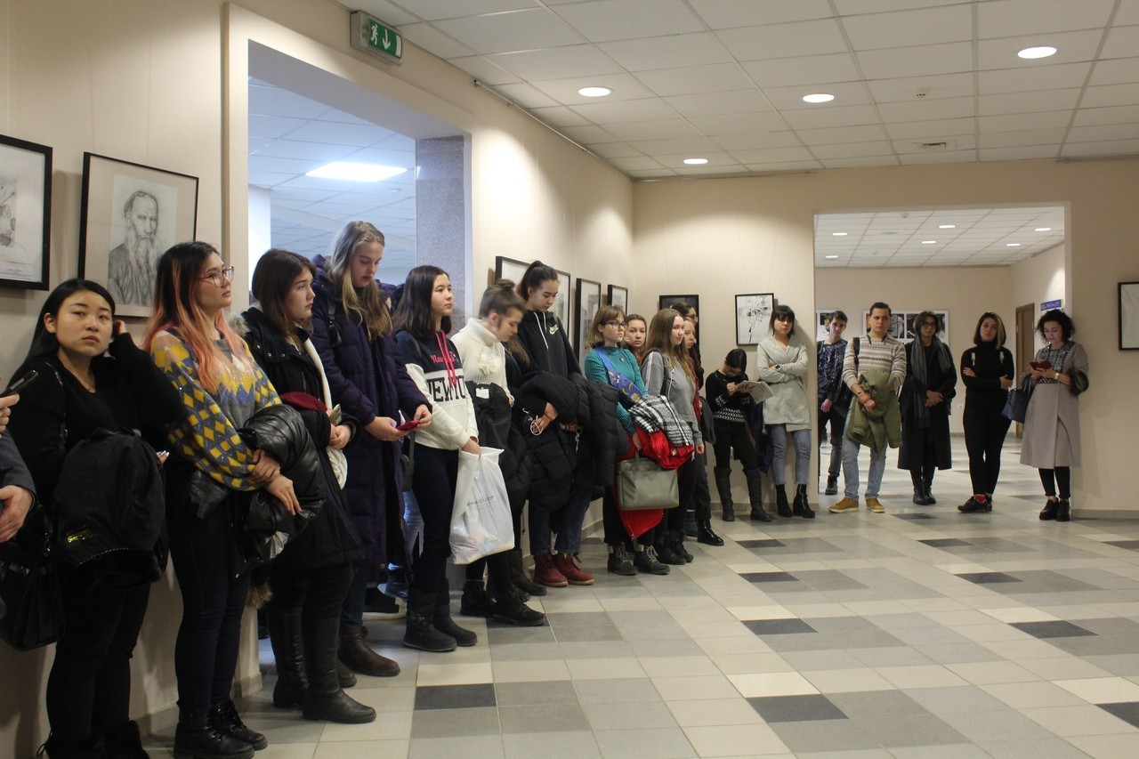 Выставка, посвященная юбилею Толстого Выставка, посвященная юбилею Толстого