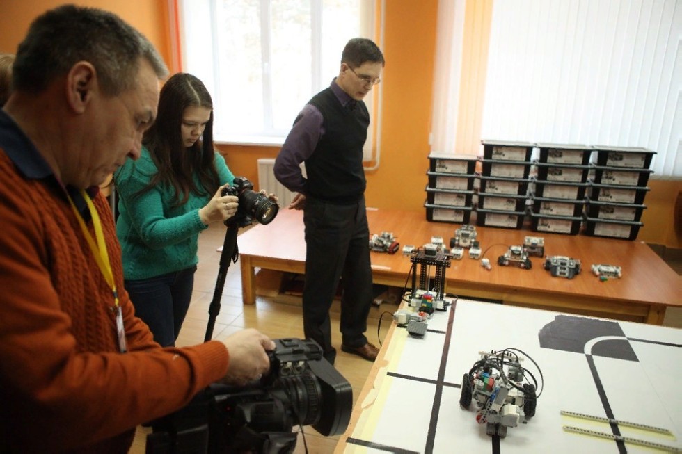 В Елабужском институте КФУ прошёл пресс-тур с участием представителей СМИ и блогеров В Елабужском институте КФУ прошёл пресс-тур с участием представителей СМИ и блогеров