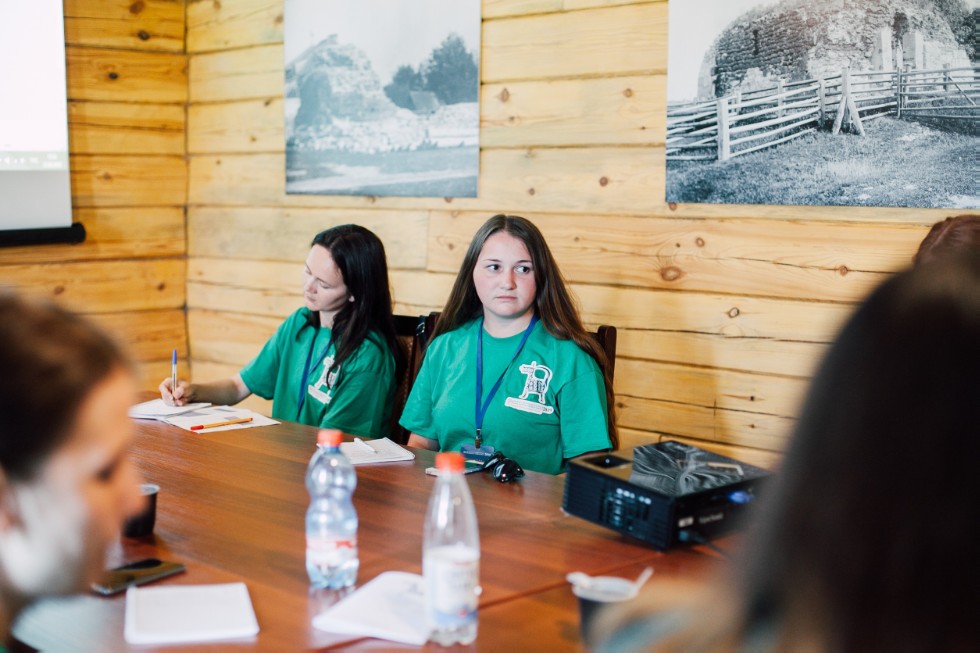 ��������