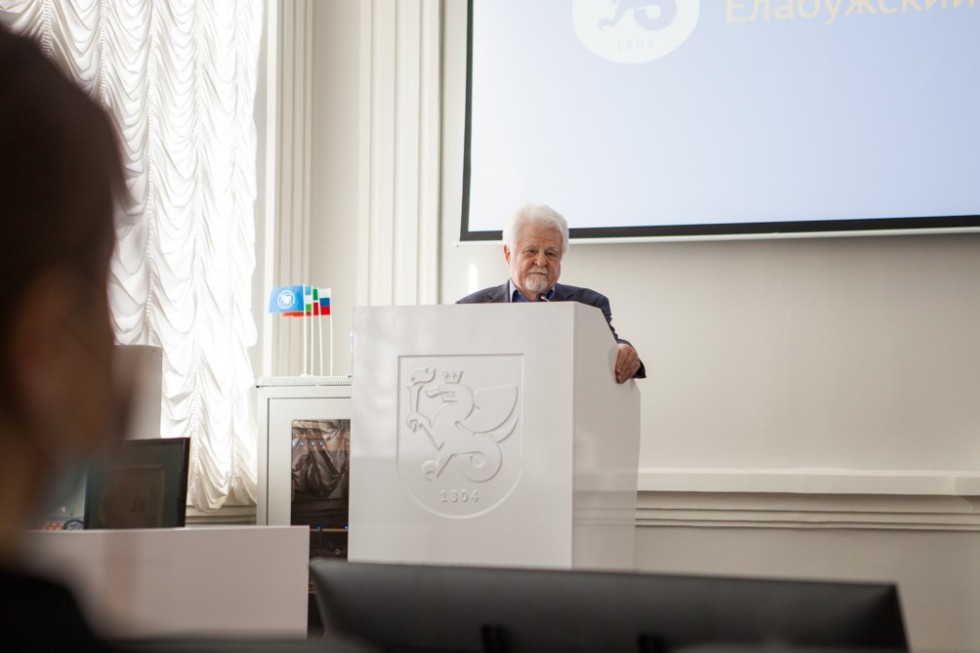 В Елабужском институте состоялась открытая лекция 'Образование как фундаментальное понятие всех времен и народов' В Елабужском институте состоялась открытая лекция 'Образование как фундаментальное понятие всех времен и народов'