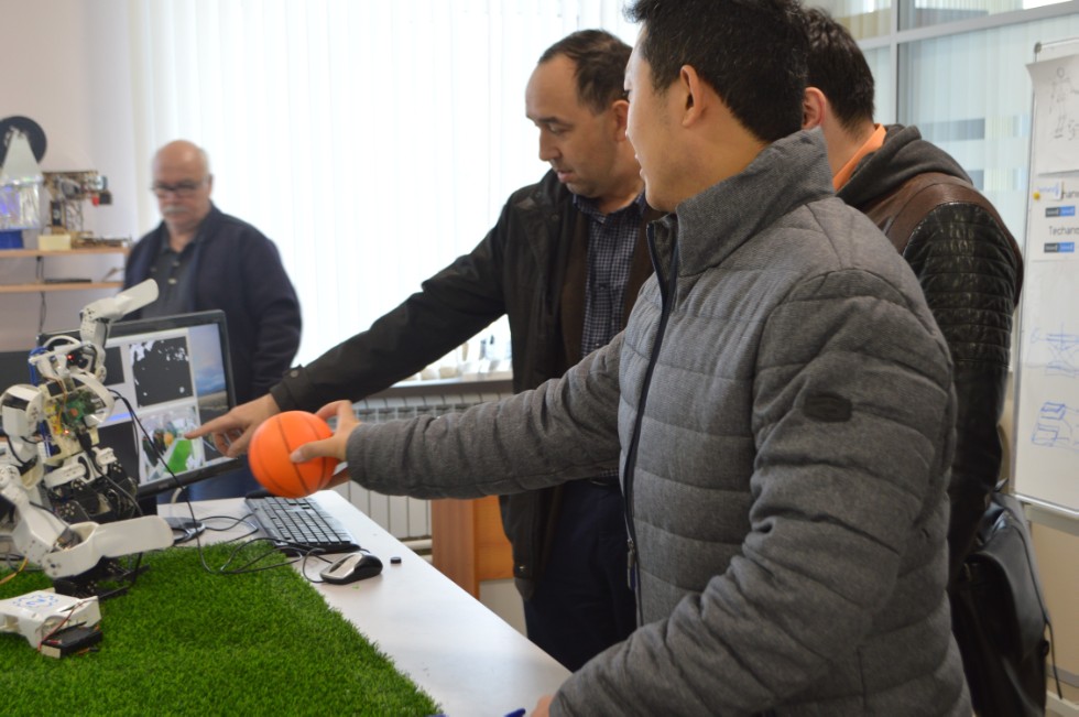 ��������� �������� WEIDONG CLOUD EDUCATION GROUP �������� ���������� �������� ���