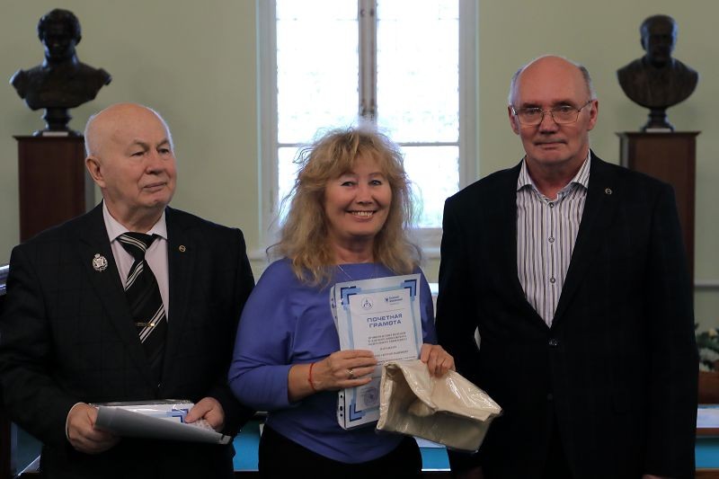 В Музее истории КФУ состоялась церемония награждения активистов Совета ветеранов В Музее истории КФУ состоялась церемония награждения активистов Совета ветеранов