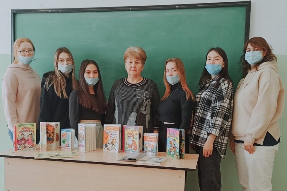 Кураторский час на тему 'Формирование культуры восприятия поэтической лирики' Кураторский час на тему 'Формирование культуры восприятия поэтической лирики'