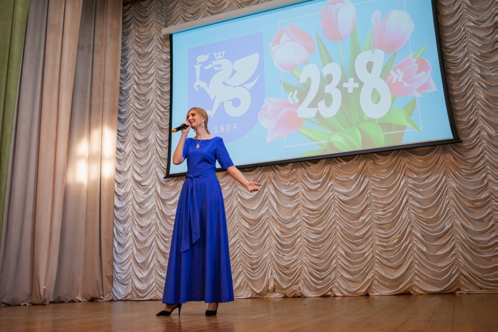 В Елабужском институте состоялся праздничный концерт '23+8' В Елабужском институте состоялся праздничный концерт '23+8'